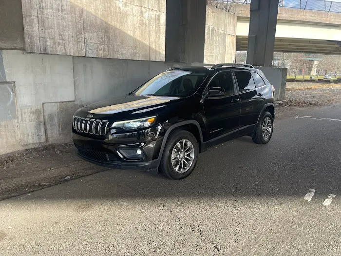 Hartford VIP Car Rental Picture 7
