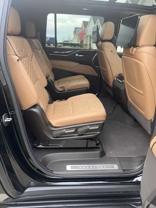 Diavaeh Car Rental Picture 10