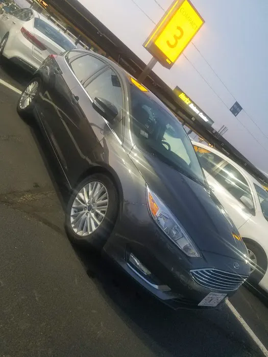 Hertz Car Rental - Windsor Locks - Bradley International Airport (BDL) Picture 9