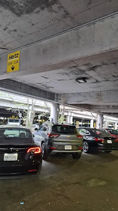 Hertz Car Rental - Rochester - Frederick Douglass Greater Rochester International Airport (ROC) Picture 4