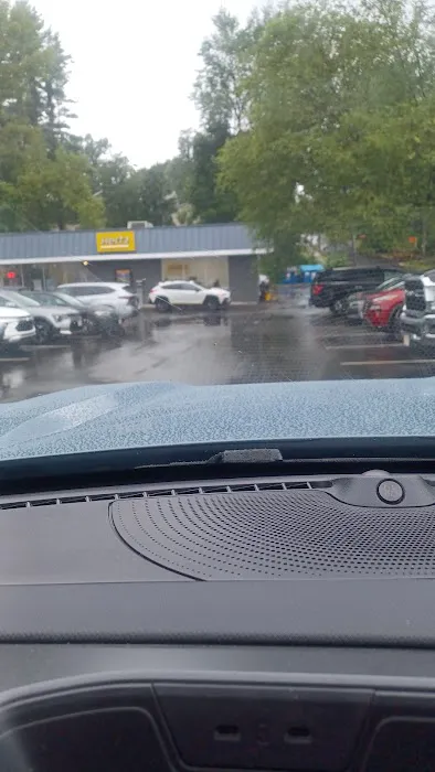 Hertz Car Rental - West Springfield - Riverdale Street Picture 10