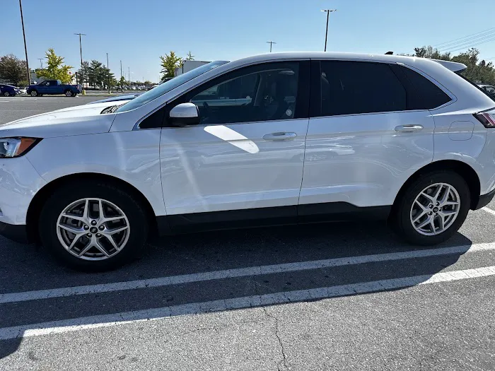 Avis Car Rental Picture 1