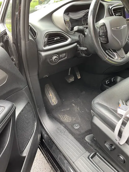 Avis Car Rental Picture 2
