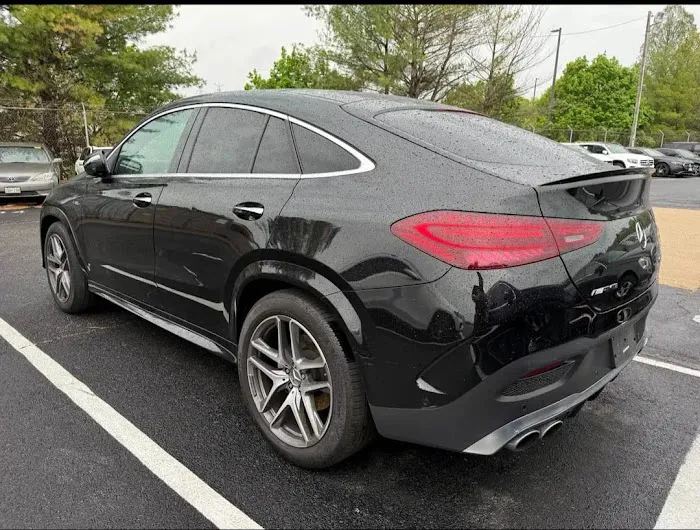 EK Luxury Rental Car Picture 7