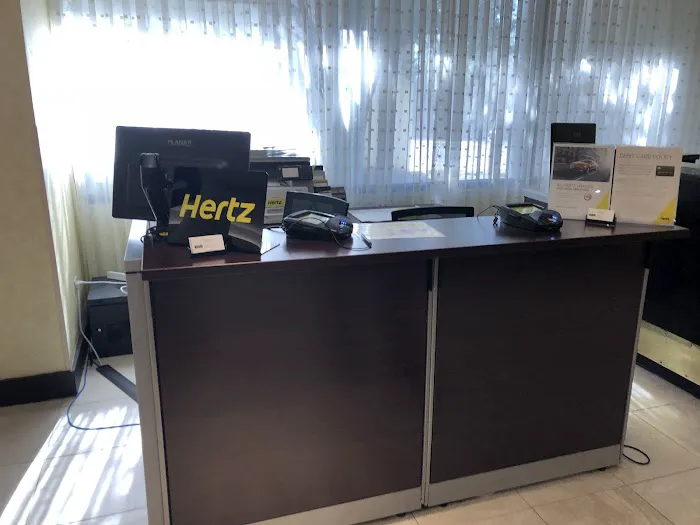 Hertz Car Rental - Gaithersburg Doubletree Hle Picture 3