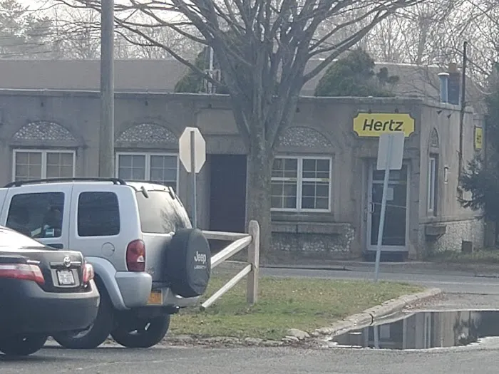Hertz Car Rental - Southamption - Maple Street Picture 4