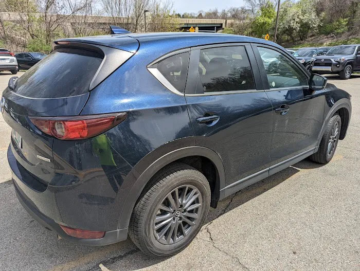 Avis Car Rental Picture 1