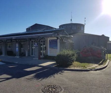 Hertz Car Rental - East Hampton - East Hampton Airport (HTO)