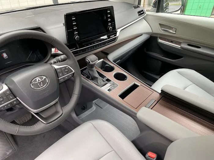 Avis Car Rental Picture 3