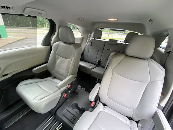 Avis Car Rental Picture 4