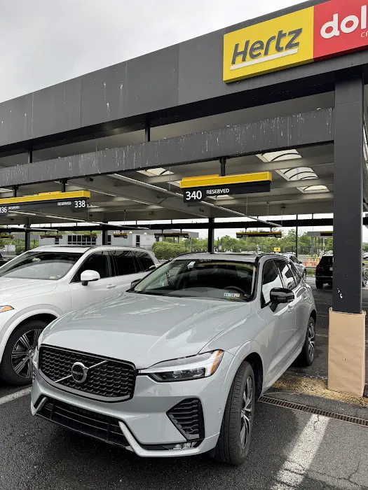Hertz Car Rental - Dulles - Dulles International Airport (IAD) Picture 9