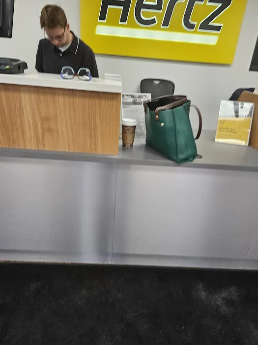 Hertz Car Rental - Alexandria - South Pickett Street Picture 9