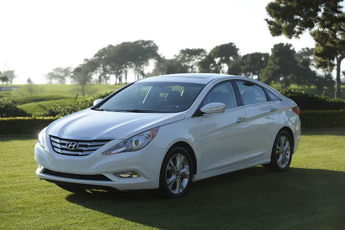 We Rent Cars &Trucks Picture 5