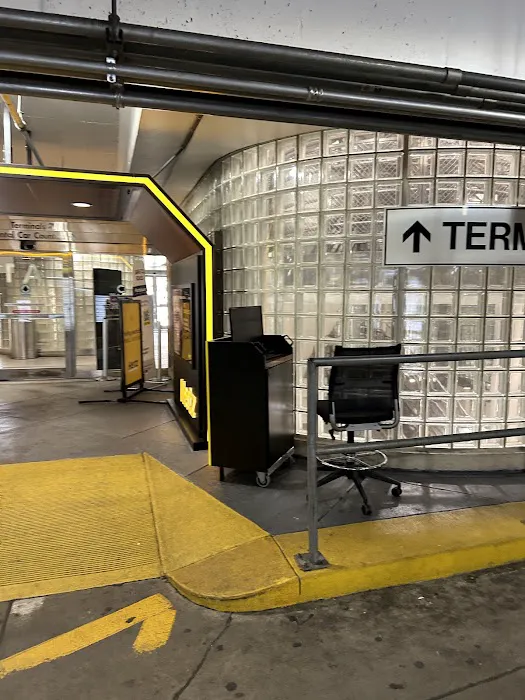 Hertz Car Rental - Washington Dc - Ronald Reagan Washington National Airport (DCA) Picture 10