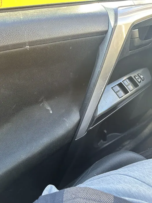 Dimmples Car Rentals Picture 5