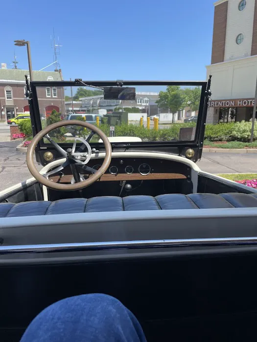 Newport Classic Car Company - Tours, Rentals & Weddings Picture 1