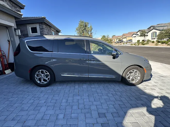 Avis Car Rental Picture 3