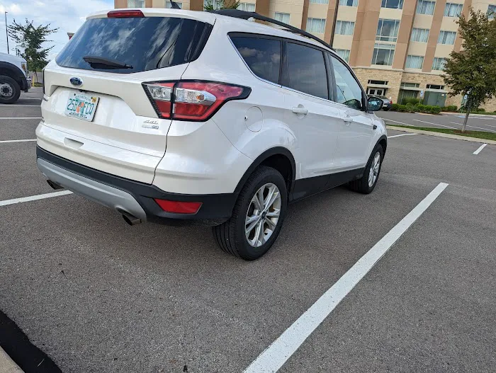 Avis Car Rental Picture 2