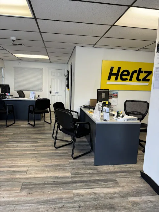 Hertz Car Rental - Auburn - Washington Street Hle Picture 1