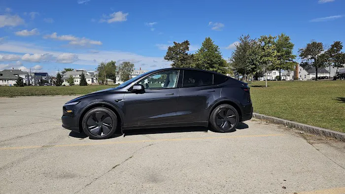 KND AUTO RENTALS LLC Picture 6