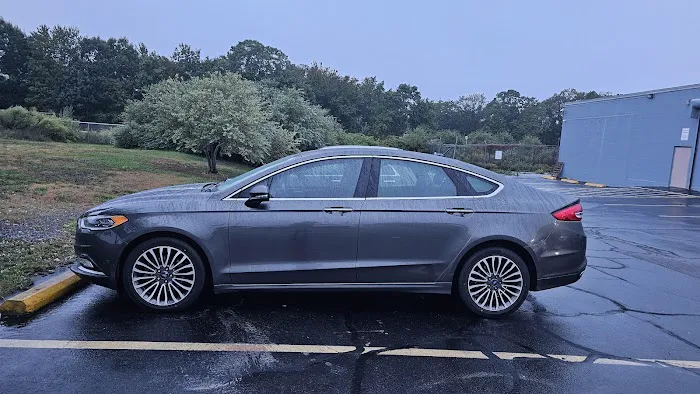 KND AUTO RENTALS LLC Picture 4