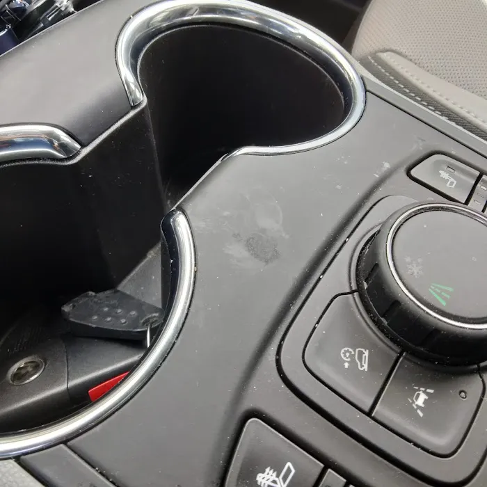 Avis Car Rental Picture 1