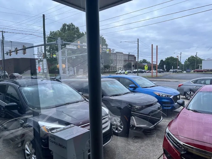 Hertz Car Rental - Salem - East 4th Street Picture 10