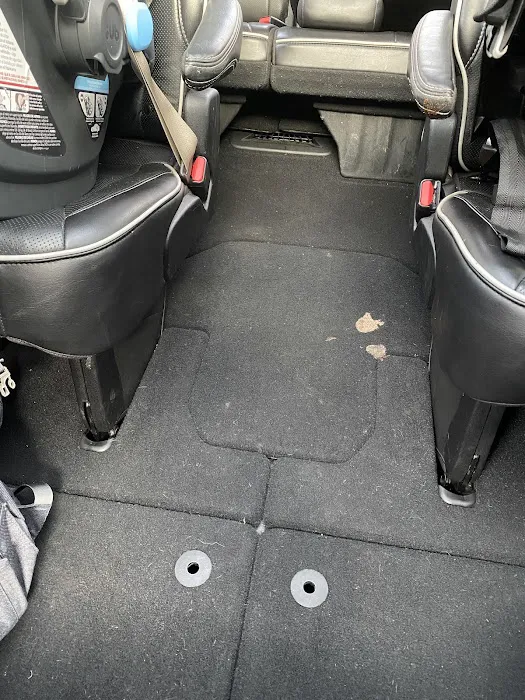 Avis Car Rental Picture 1