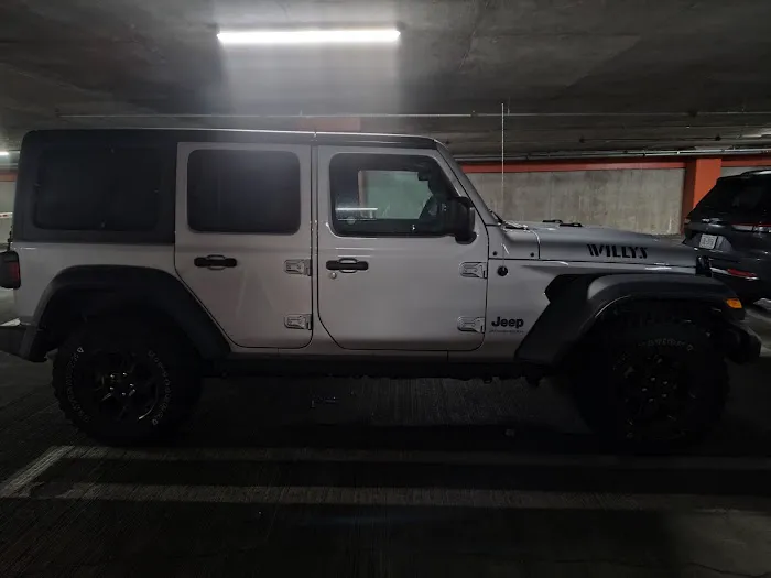 Avis Car Rental Picture 1