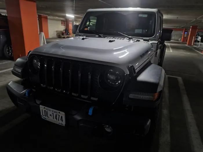 Avis Car Rental Picture 2