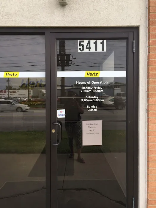 Hertz Car Rental - Parma - Brookpark Road Picture 8
