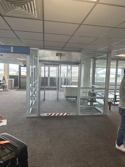 Hertz Car Rental - Bedford - Civil Air Terminal Picture 10