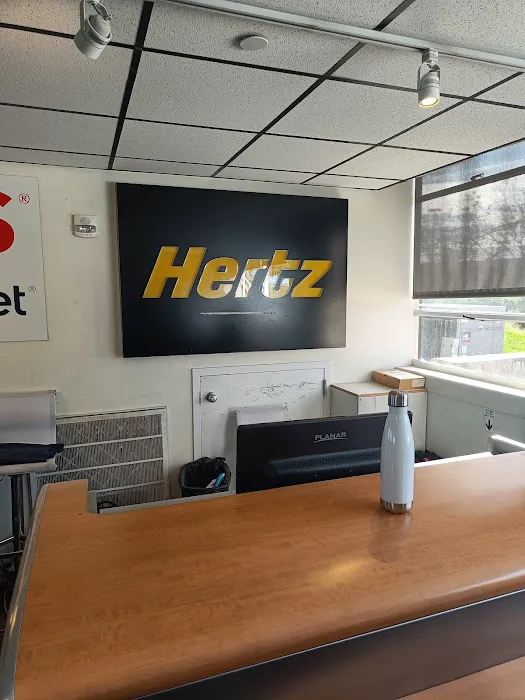 Hertz Car Rental - Bedford - Civil Air Terminal Picture 9
