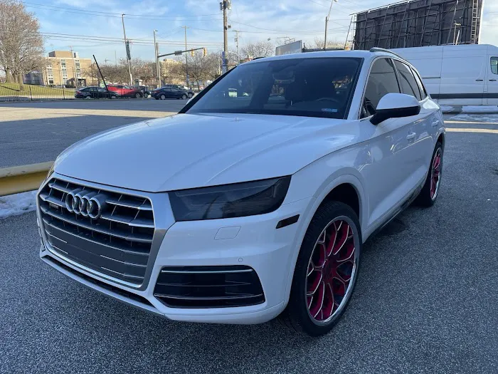 Luxe Car Rental Picture 2