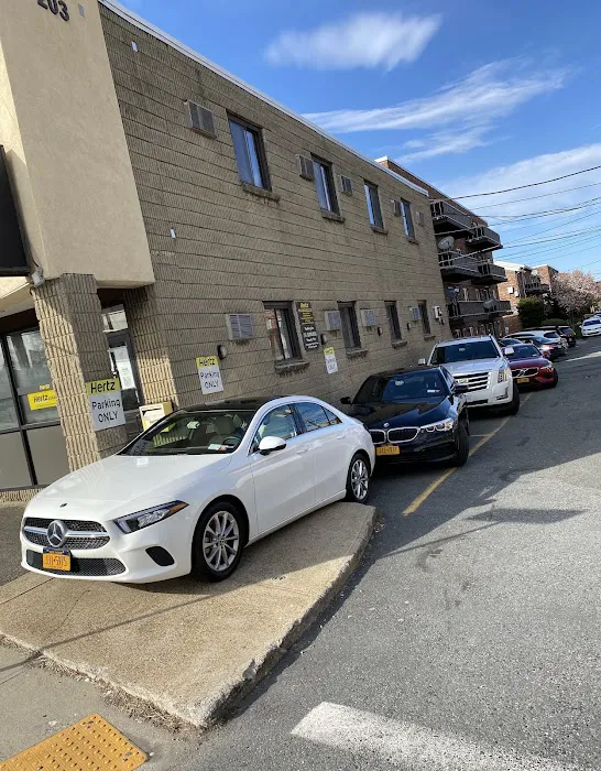 Hertz Car Rental - Revere - Lee Burbank Highway Picture 8
