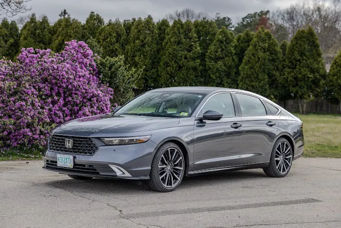 Vorenza Rental Cars - Derry, NH Picture 2