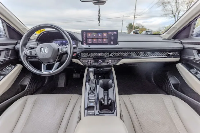 Vorenza Rental Cars - Derry, NH Picture 4