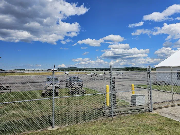 Hertz Car Rental - Concord - Concord Concord Aviation Hle (MHT) Picture 1