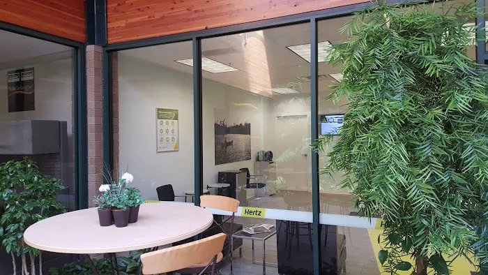 Hertz Car Rental - Bloomington - 2nd Avenue South Picture 6