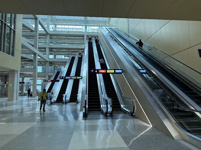 Hertz Car Rental - Saint Paul - Minneapolis-saint Paul International Airport (MSP) Picture 10