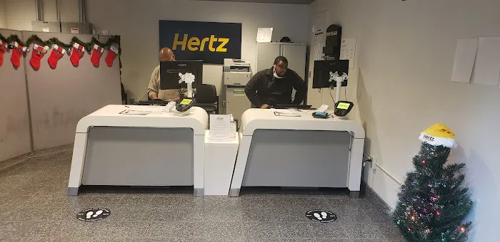 Hertz Car Rental - Saint Paul - E Kellogg Boulevard Picture 7