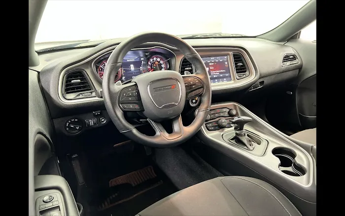 Top Tier premium car rental Picture 9