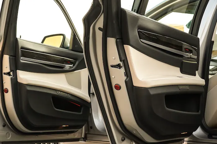 AIR AUTOS Car Rental Picture 6