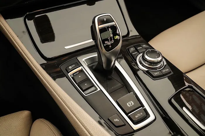 AIR AUTOS Car Rental Picture 10