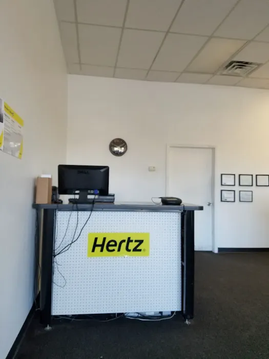 Hertz Car Rental - Smyrna - S Cobb Drive Se Picture 5