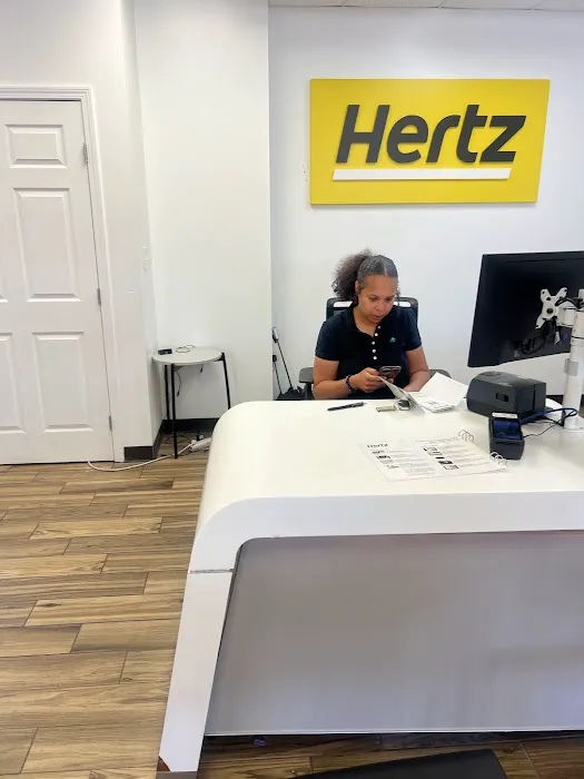Hertz Car Rental - Kennesaw - Cobb Parkway Nw Picture 10