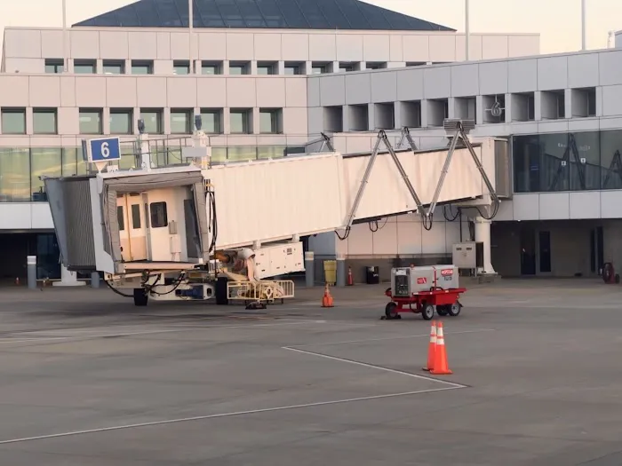 Fox.Rentals- Columbia Metropolitan Airport Picture 3