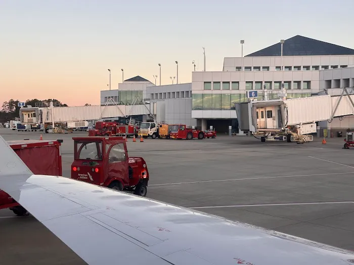 Fox.Rentals- Columbia Metropolitan Airport Picture 8