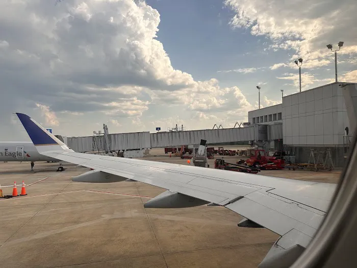 Fox.Rentals- Columbia Metropolitan Airport Picture 4