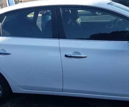 Hertz Car Rental - Gladstone - North Oak Trafficway